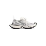 Women’s Circuit Sneaker  in White/silver